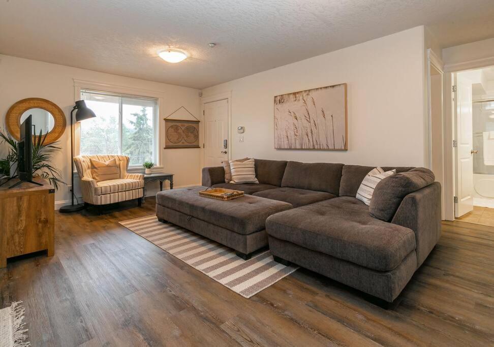 Cozy Renovated Oasis W Private Terrace & Parking Victoria Exterior foto