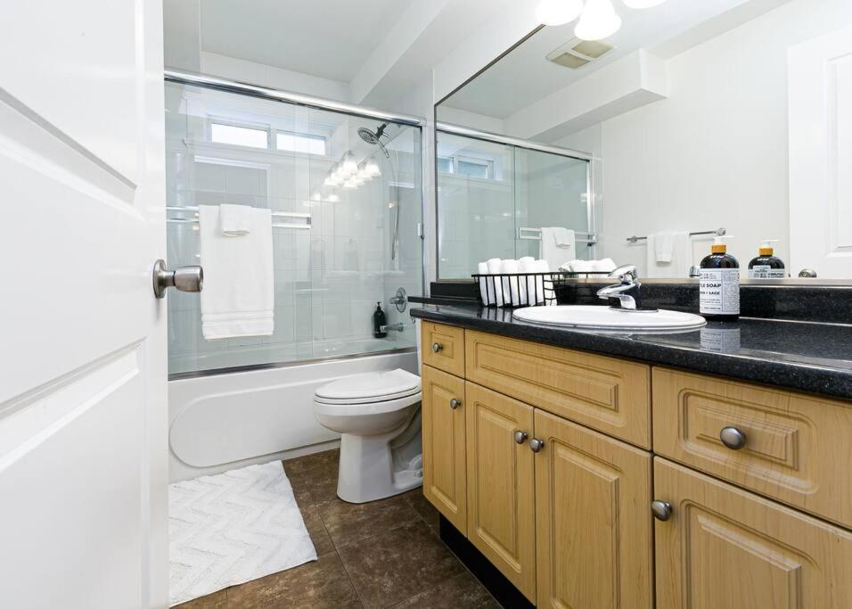 Cozy Renovated Oasis W Private Terrace & Parking Victoria Exterior foto