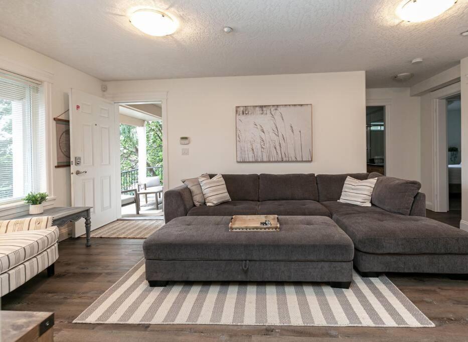 Cozy Renovated Oasis W Private Terrace & Parking Victoria Exterior foto